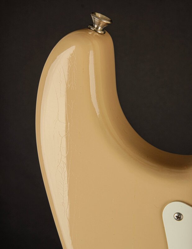 Roasted Pine DLX stratocaster Detail