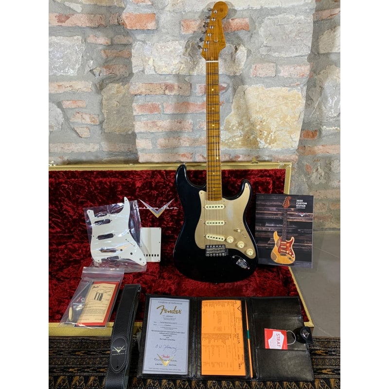Limited Edition '58 Special Strat Journeyman Relic case and case candy