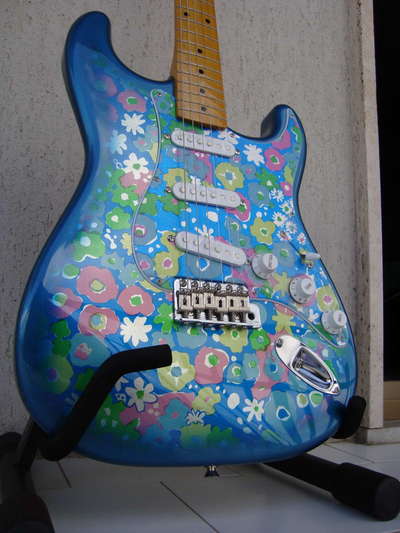 Classic Series Blue Flower Paisley Stratocaster front contour