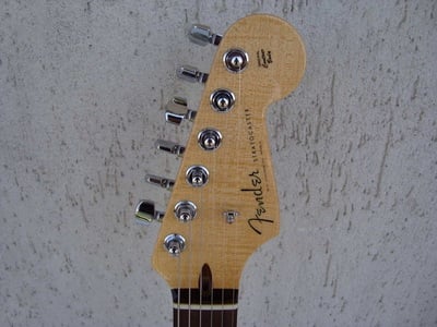 Custom Classic Stratocaster Headstock
