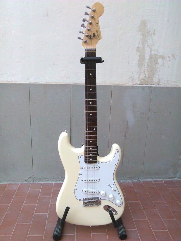 Squier Standard Stratocaster 
