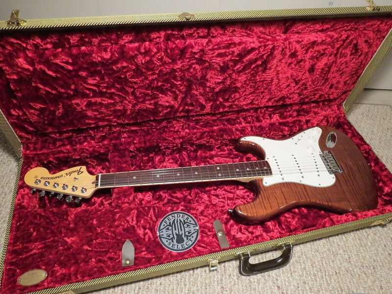 Dealer Event Select stratocaster with Case