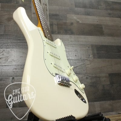 FSR Traditional Stratocaster XII front contour