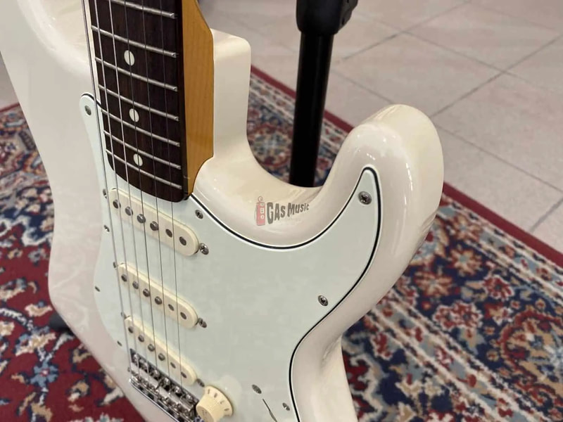 FSR Classic Special '60s Stratocaster Vintage White