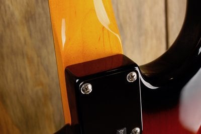 Classic '60s Stratocaster Laquer neck plate