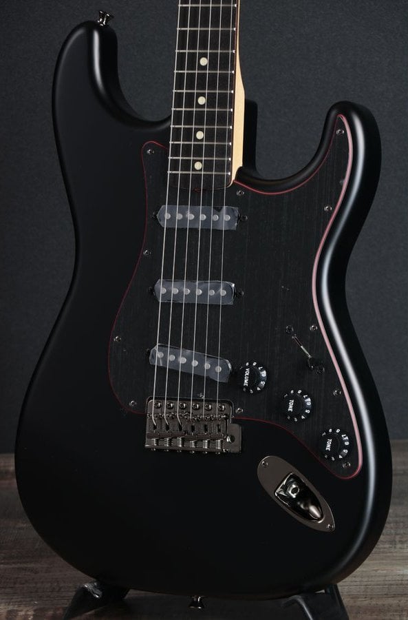 Limited Noir Stratocaster pickguard