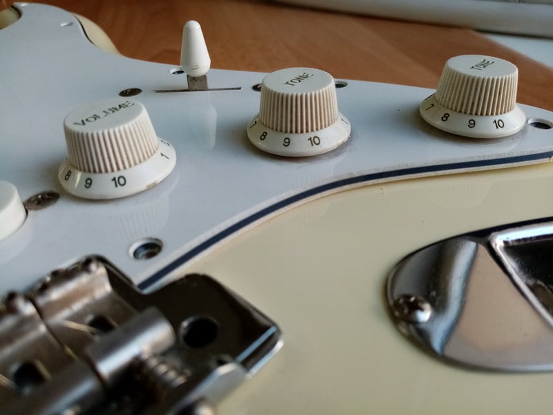 Squier Standard Stratocaster knobs and saddle