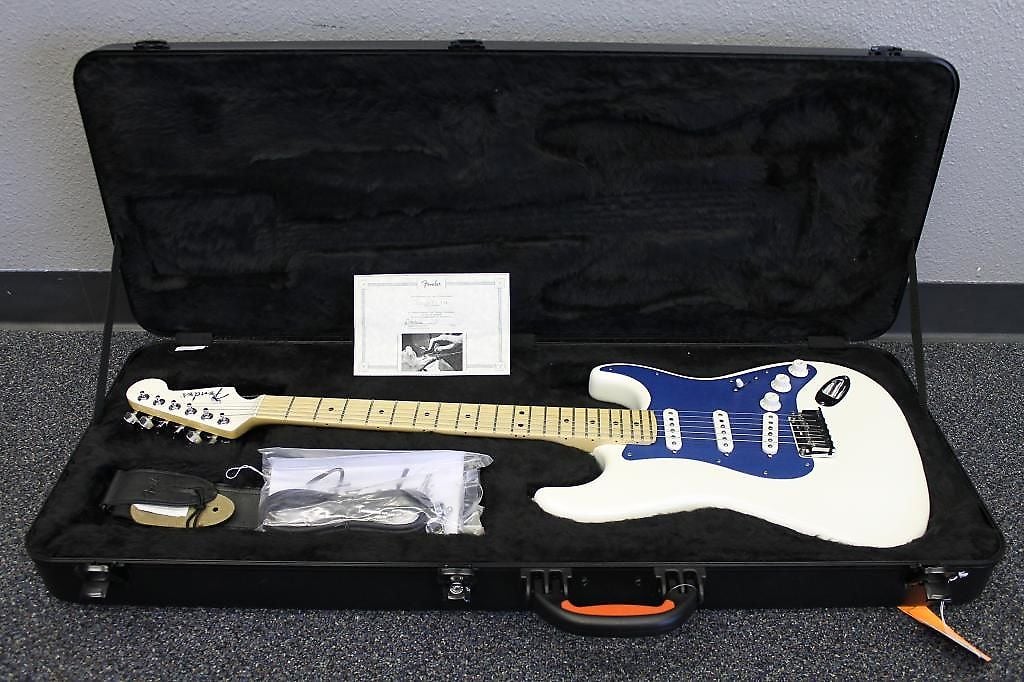 Dealer Event American Deluxe stratocaster with Case