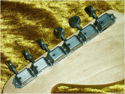 Deluxe Fat Strat HSS tuning machines