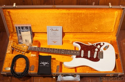 Yuriy Shishkov Builder Select 1963 Stratocaster case opened