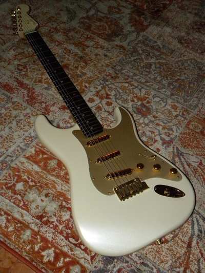 White Pearl American Deluxe Stratocaster