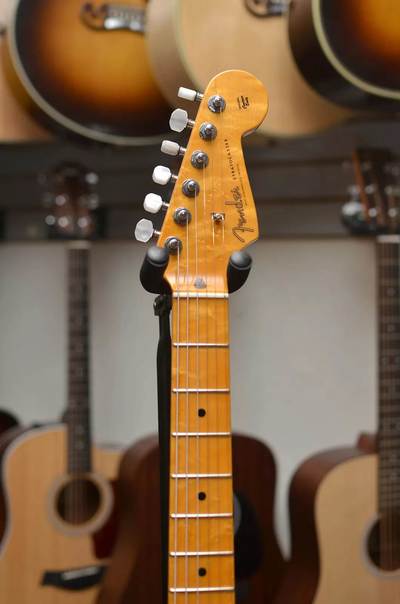 American Custom Stratocaster (2016 model) headstock