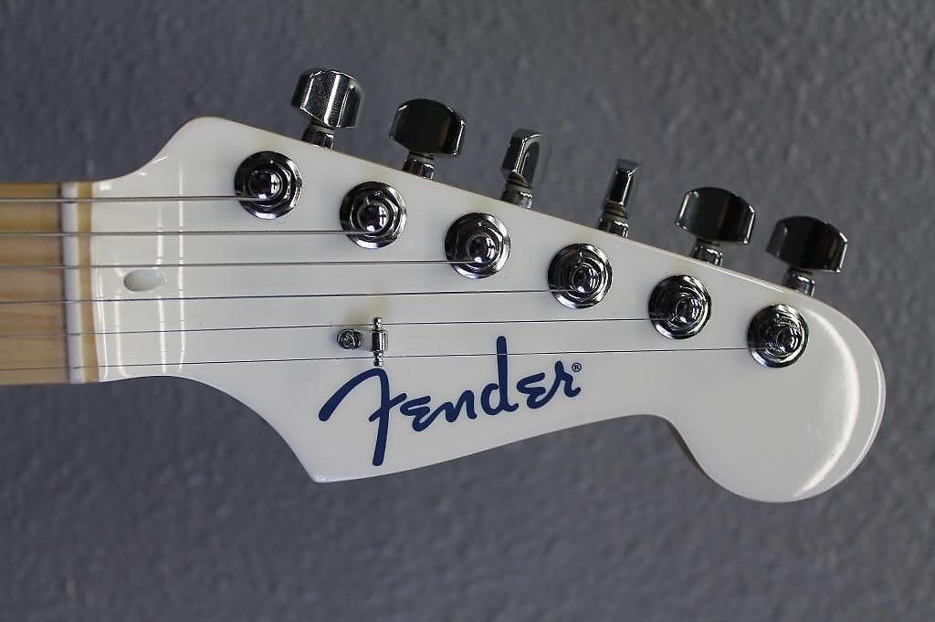 Dealer Event American Deluxe stratocaster Headstock front