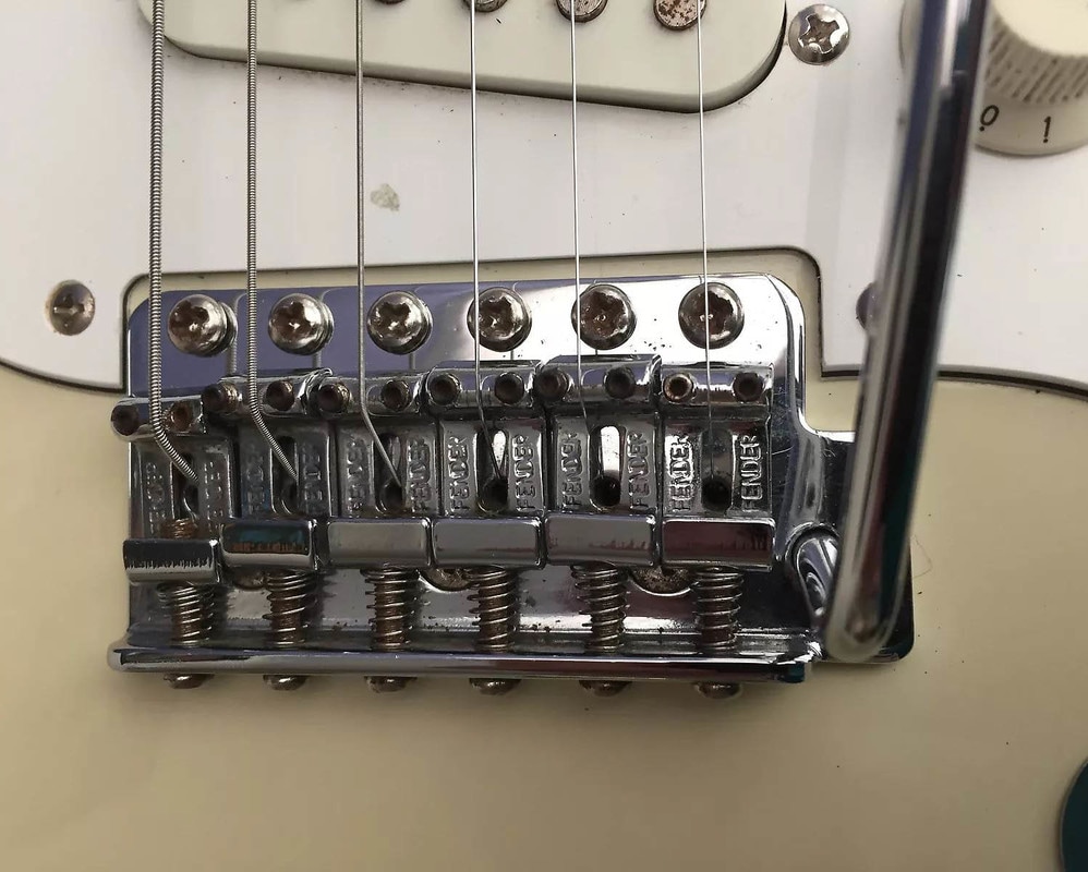 Ponte double Fender Stamped delle prime MIK (reverb.com)