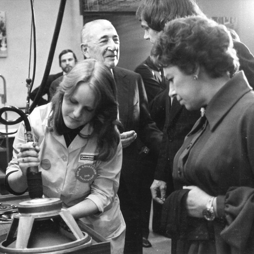 La principessa Margaret in visita alla fabbrica Celestion nel 1977