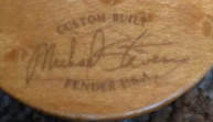 Il logo del Custom Shop su una chitarra del 1987 fabbricata da Michael Stevens