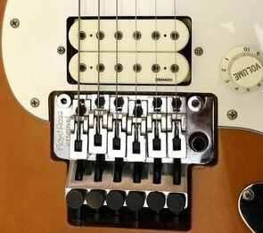 Ponte Floyd Rose e humbucker Di Marzio di una HRR '60s Stratocaster (reverb.com)