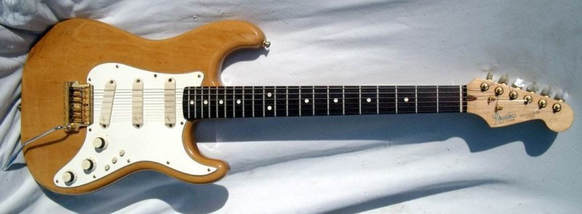 La Gold Elite Stratocaster (hendrixguitar.com)