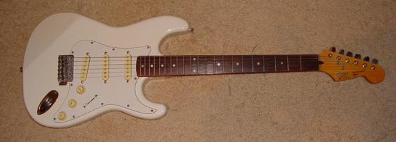 Squier Stratocaster MIK del 1989, S9 - da notare anche la distanza maggiore al 12° tasto tra i dots (miurasv di  photobucket)