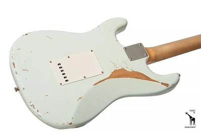 Builder Select 1962 Stratocaster Relic belly cut