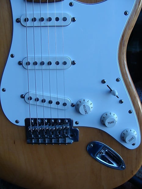 FSR Standard Stratocaster Natural knobs and bridg