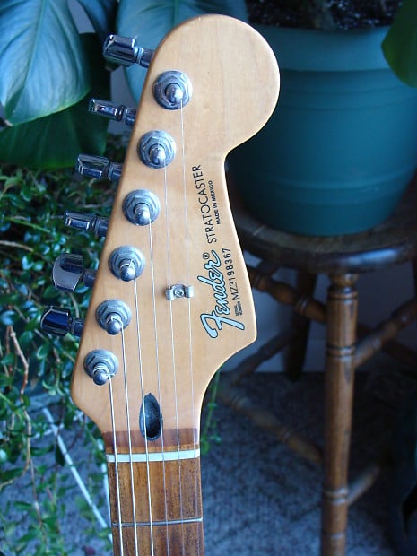 FSR Standard Stratocaster Natural headstock