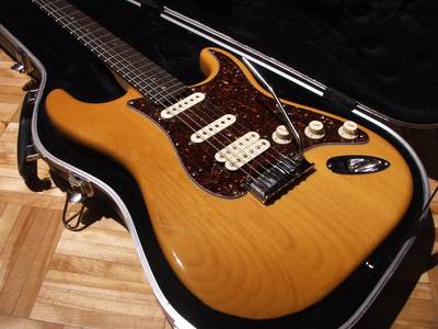 
American Deluxe Stratocaster HSS Body front