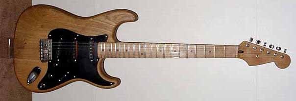 Jerry riportò la sua chitarra ad una apparenza simile a quella iniziale, con pomelli metallici, battpenna nera e una riedizione dei manici degli anni '50.