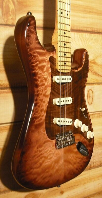 Limited Edition Fender Select Stratocaster Inlaid Pickguard Body side