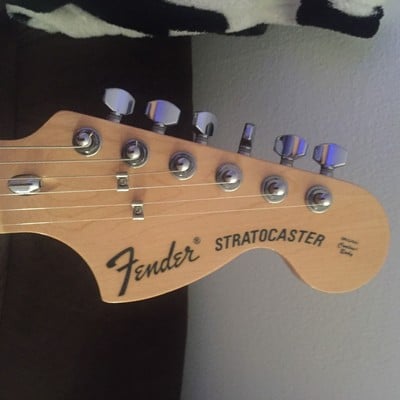 Paisley Stratocaster for Export headstock