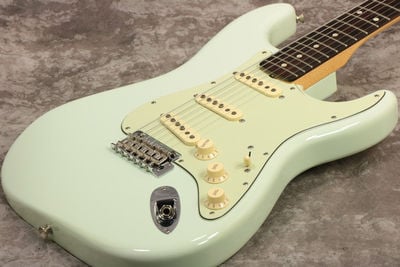 Classic Player '60s Stratocaster body side