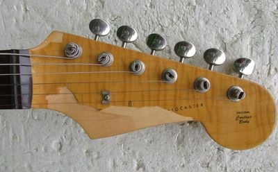 Foto Flame Stratocaster cracked headstock