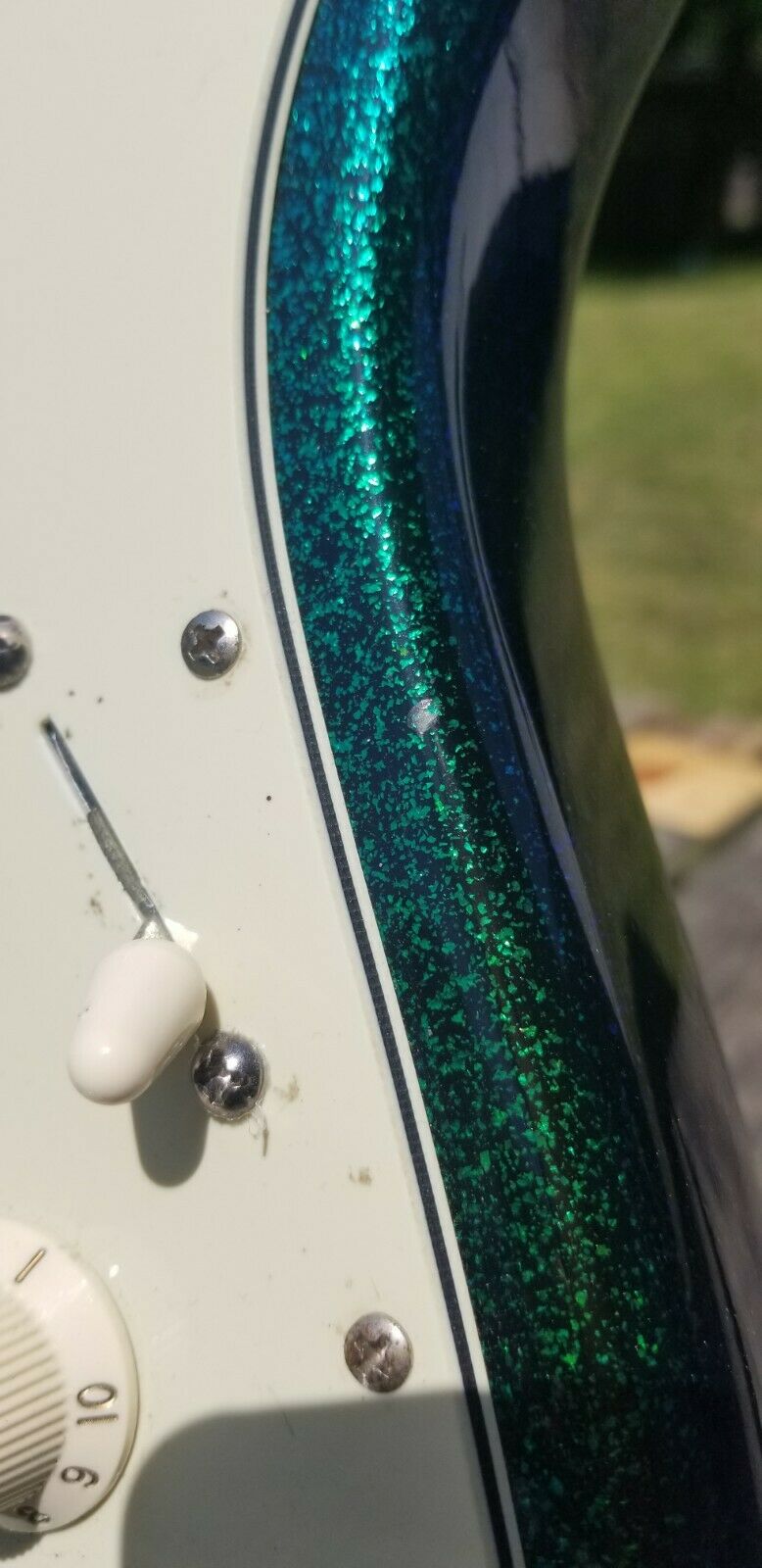 Limited Edition Flip Flop Green Blue Standard Stratocaster pickguar detail