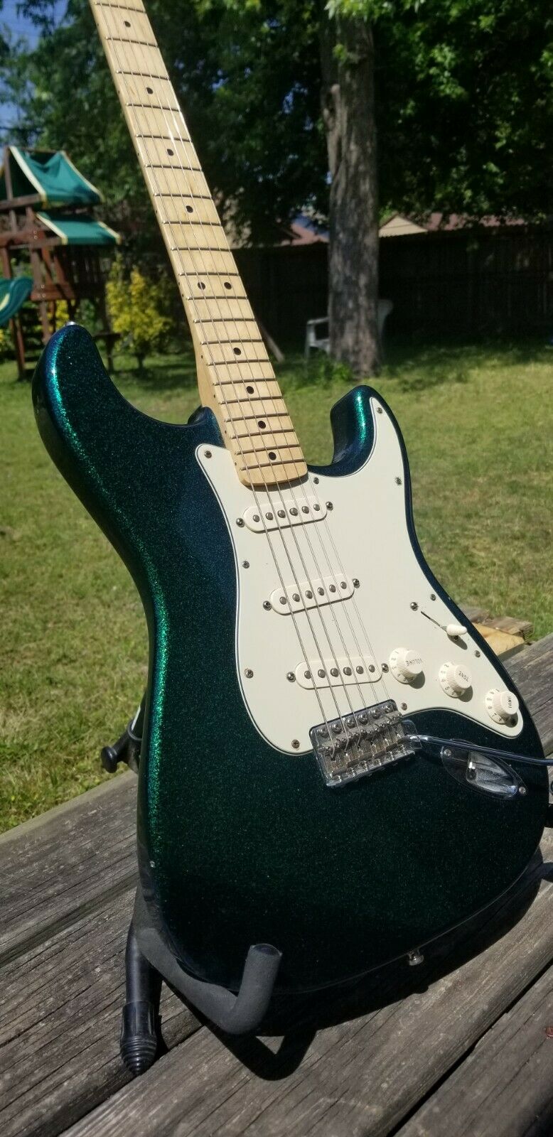 Limited Edition Flip Flop Green Blue Standard Stratocaster body side
