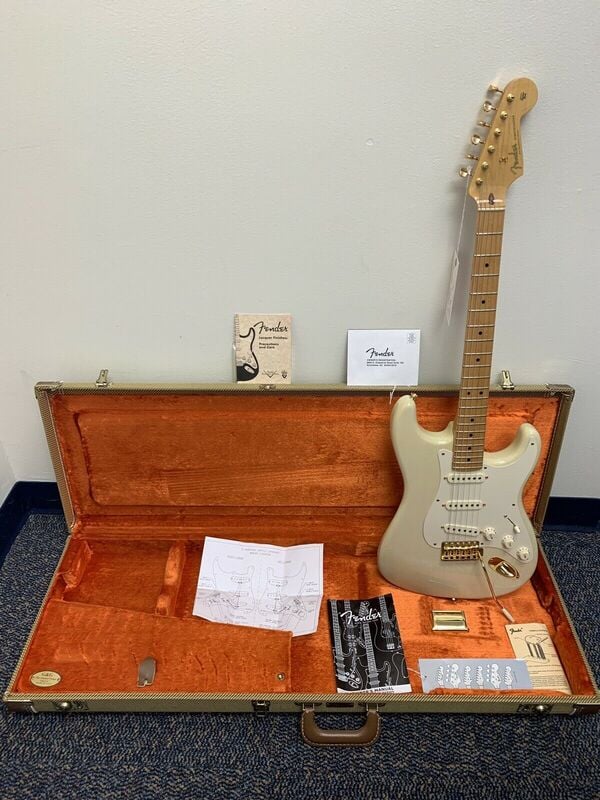 FSR Deluxe Vintage Player 57 stratocaster with Case