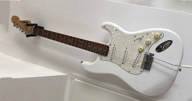Arctic White Squier SE Special with Moto White Pickguard