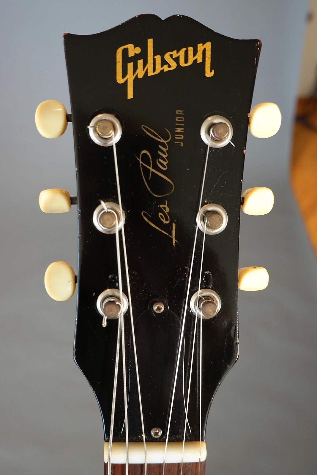 Headstock of a 1957 Les Paul Junior (Courtesy of Vintage Guitar Buyers)