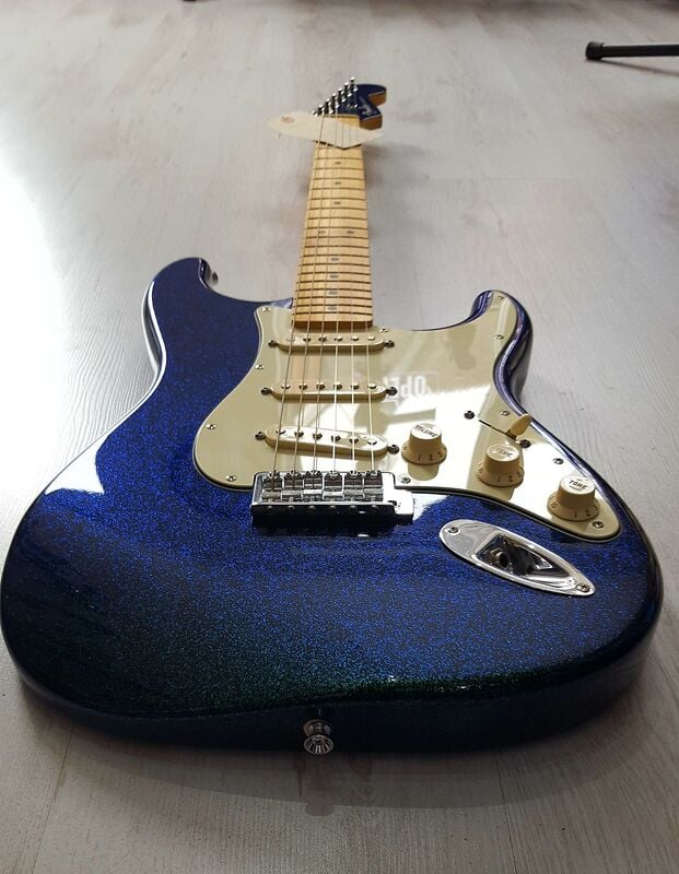 Limited Edition Flip Flop Green Blue Standard Stratocaster bottom