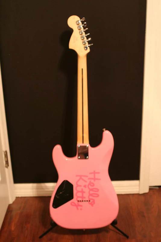Hello Kitty Stratocaster Pink