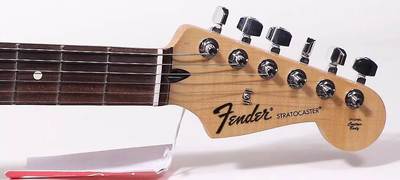 Deluxe Stratocaster Plus Top with iOS Connettivity headstock