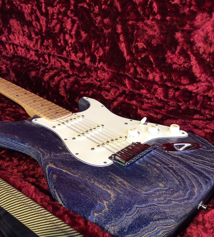 Dealer Event American Deluxe stratocaster body with Case